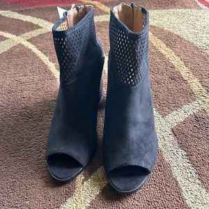 Report Open Toe shoes size 9